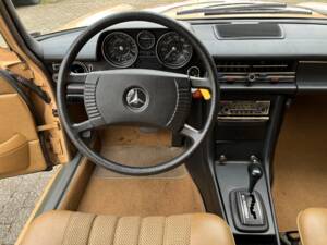 Imagen 23/81 de Mercedes-Benz 240 D 3,0 (1976)