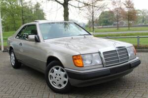 Bild 3/8 von Mercedes-Benz 230 CE (1991)