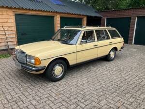 Image 1/33 of Mercedes-Benz 230 TE (1984)