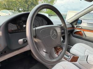 Immagine 11/28 di Mercedes-Benz 400 SE (1992)