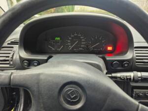 Immagine 15/33 di Mazda MX-3 1.8 (1991)