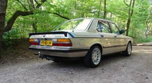 Image 4/41 de BMW 528i (1986)
