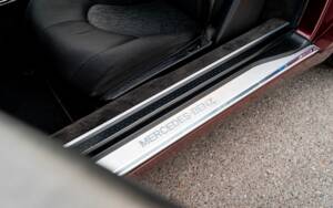 Image 32/47 of Mercedes-Benz SL 280 (1996)