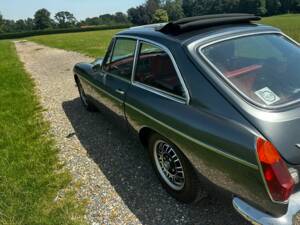 Image 10/38 of MG MGB GT V8 (1974)