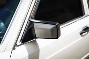 Image 28/50 of Mercedes-Benz 500 SEL (1984)