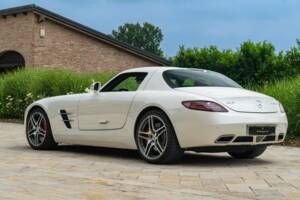 Image 7/50 of Mercedes-Benz SLS AMG (2010)