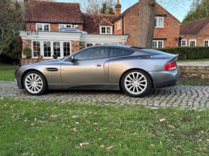 Image 8/29 of Aston Martin V12 Vanquish (2002)