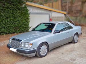 Bild 1/9 von Mercedes-Benz 230 CE (1988)