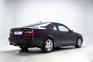 Immagine 9/38 di Mercedes-Benz CLK 55 AMG (2000)