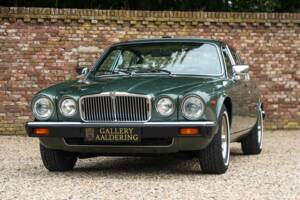 Image 19/50 of Jaguar XJ 6 4.2 (1985)