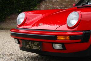 Image 22/50 of Porsche 911 Carrera 3.2 (1988)