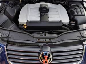 Bild 4/15 von Volkswagen Passat Variant 4.0 W8 (2003)