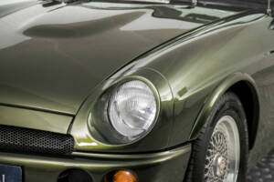 Image 22/50 of MG RV8 (1994)