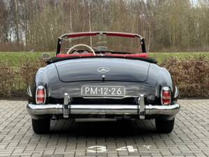 Image 8/8 of Mercedes-Benz 190 SL (1957)