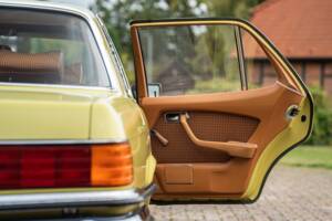 Afbeelding 36/75 van Mercedes-Benz 280 SE (1976)