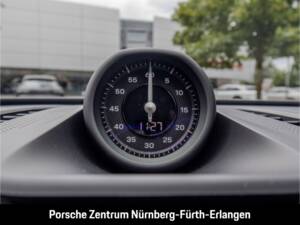 Image 47/50 of Porsche Cayenne S Electric (2026)