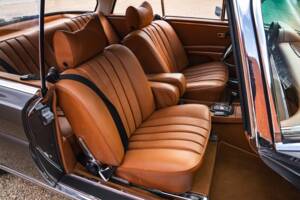 Image 23/37 of Mercedes-Benz 280 SE 3,5 (1970)