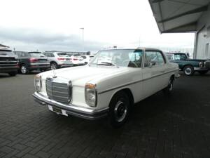 Image 3/20 of Mercedes-Benz 220 D (1972)