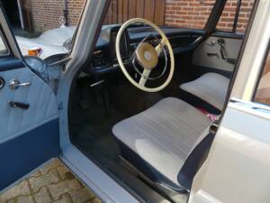 Image 2/8 of Mercedes-Benz 190 c (1965)
