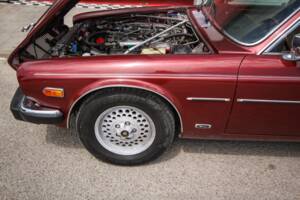 Image 42/44 of Jaguar XJ 12 (1990)