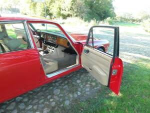 Image 21/52 of Jaguar XJ 6 2.8 (1971)