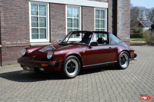Afbeelding 2/21 van Porsche 911 Carrera 3.2 (1984)