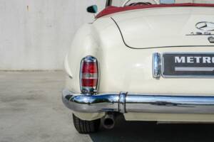 Afbeelding 6/35 van Mercedes-Benz 190 SL (1959)