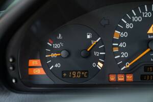 Immagine 42/50 di Mercedes-Benz C 200 Kompressor (1996)