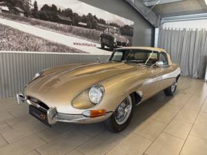 Image 4/18 de Jaguar Type E 4.2 (1967)