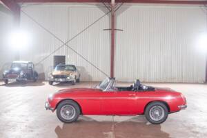 Image 14/27 of MG MGB GT (1972)