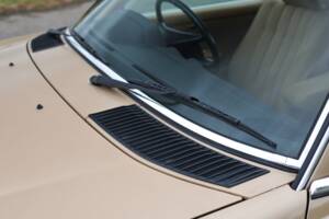 Image 14/33 of Mercedes-Benz 230 CE (1985)