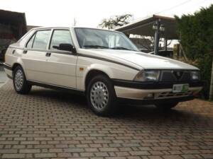 Image 9/50 de Alfa Romeo 75 2.0 (1986)