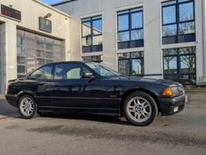 Immagine 9/72 di BMW 328i (1996)