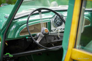 Image 32/43 of Morris Minor 1000 Traveller (1965)