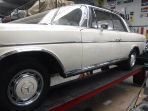 Image 19/50 of Mercedes-Benz 300 SE (1967)