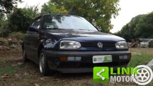 Immagine 4/10 di Volkswagen Golf III Cabrio 1.6 (1996)