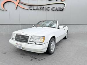 Imagen 5/41 de Mercedes-Benz E 320 (1995)