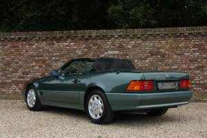 Image 2/50 of Mercedes-Benz 300 SL-24 (1992)