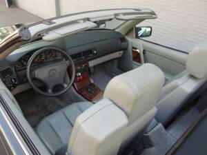 Image 38/96 of Mercedes-Benz 300 SL (1992)