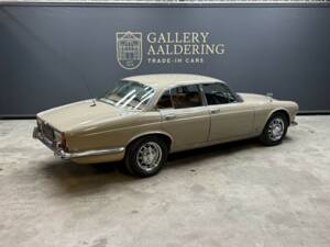 Bild 2/50 von Jaguar XJ 6 4.2 (1972)