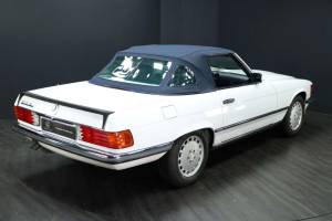 Image 2/30 of Mercedes-Benz 500 SL (1985)