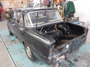 Image 27/40 of Alfa Romeo Giulia Nuova Super 1600 (1977)