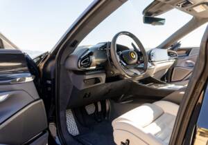 Image 6/21 of Ferrari Purosangue V12 (2025)