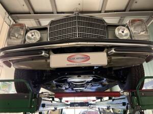 Image 34/41 de Mercedes-Benz 250 C (1970)