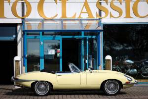 Image 17/35 de Jaguar E-Type (1967)