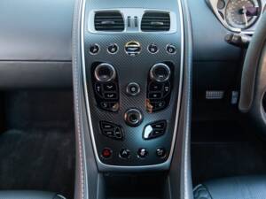 Image 19/80 of Aston Martin Vanquish (2013)
