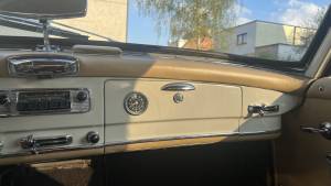 Image 9/11 of Mercedes-Benz 190 SL (1958)