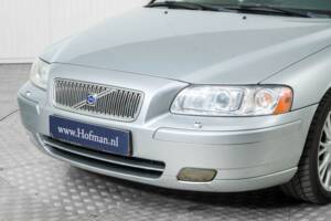 Image 18/36 of Volvo V70 D5 (2008)