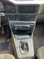 Image 13/41 de BMW 528i (1986)
