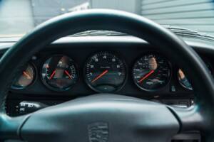 Image 40/68 of Porsche 911 Carrera (1997)